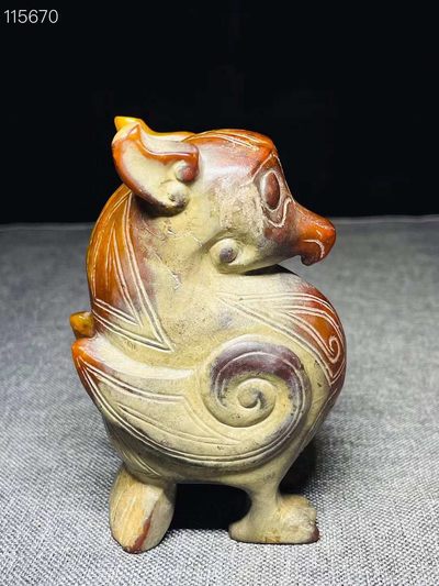 旧藏●精雕老和田玉立鸟手把件 旧藏●精雕老和田玉立鸟手把件