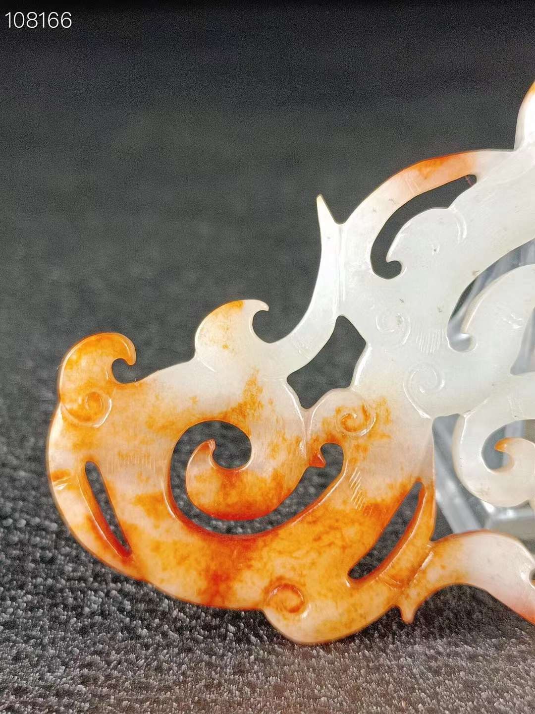 旧藏●清代和田玉精雕龙凤玉佩，玉质油润细腻，雕工精美，手感圆润，沁色自然，品相如图。