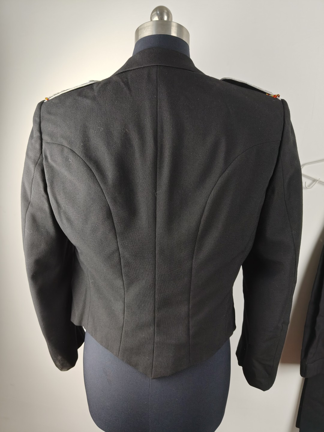 全场0元起拍 第52期 咸鱼国勋章拍卖专场 5月3日（周三）下午6：00开始 西德BW中校刺绣军衔晚礼服一套 胸围100 肩宽44 袖长58 腰围78 裤长105