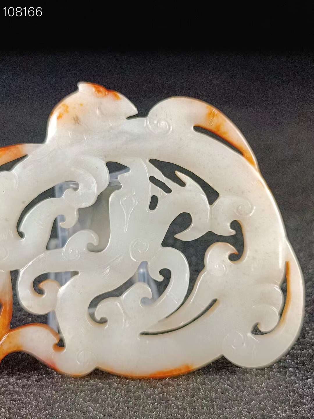 旧藏●清代和田玉精雕龙凤玉佩，玉质油润细腻，雕工精美，手感圆润，沁色自然，品相如图。