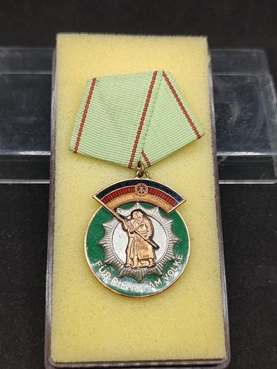 全场0元起拍 第52期 咸鱼国勋章拍卖专场 5月3日（周三）下午6：00开始 - 东德警察荣誉勋章