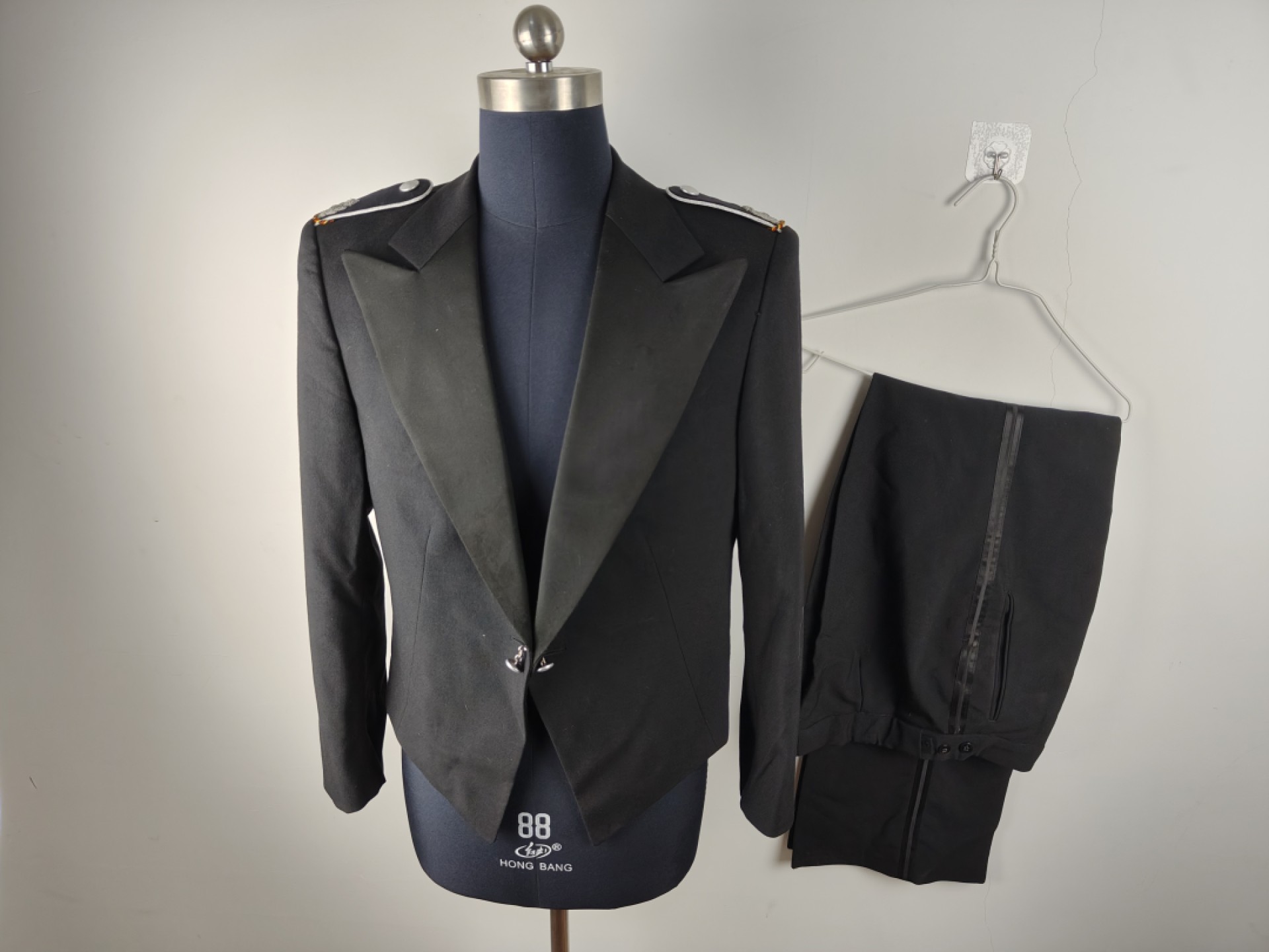 全场0元起拍 第52期 咸鱼国勋章拍卖专场 5月3日（周三）下午6：00开始 西德BW中校刺绣军衔晚礼服一套 胸围100 肩宽44 袖长58 腰围78 裤长105