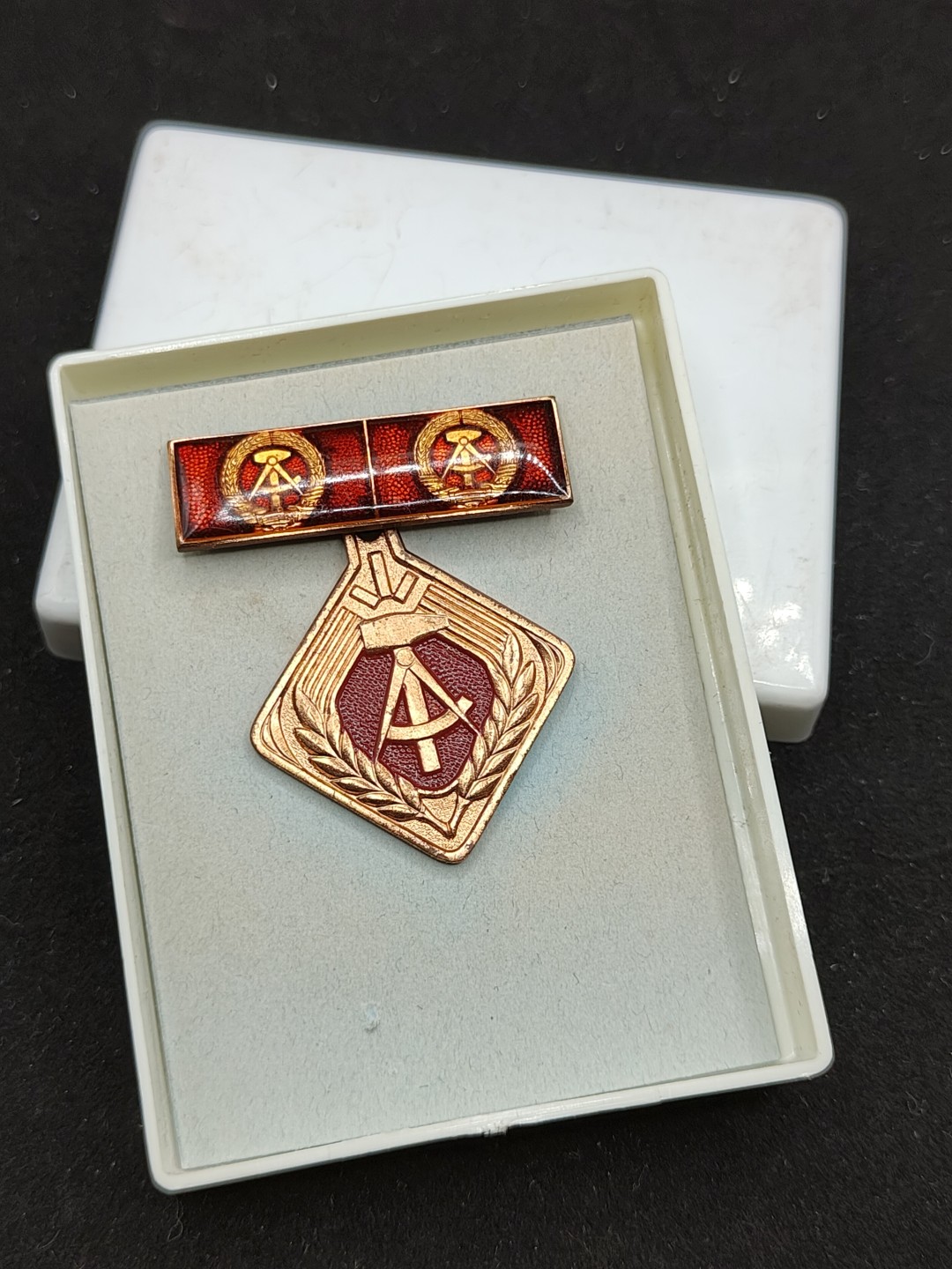 全场0元起拍 第52期 咸鱼国勋章拍卖专场 5月3日（周三）下午6：00开始 东德个人劳动积极分子奖章 二次获得