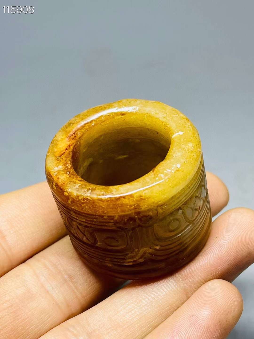 旧藏●精品和田玉精雕扳指一枚