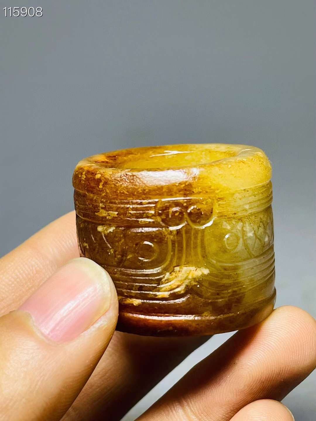 旧藏●精品和田玉精雕扳指一枚