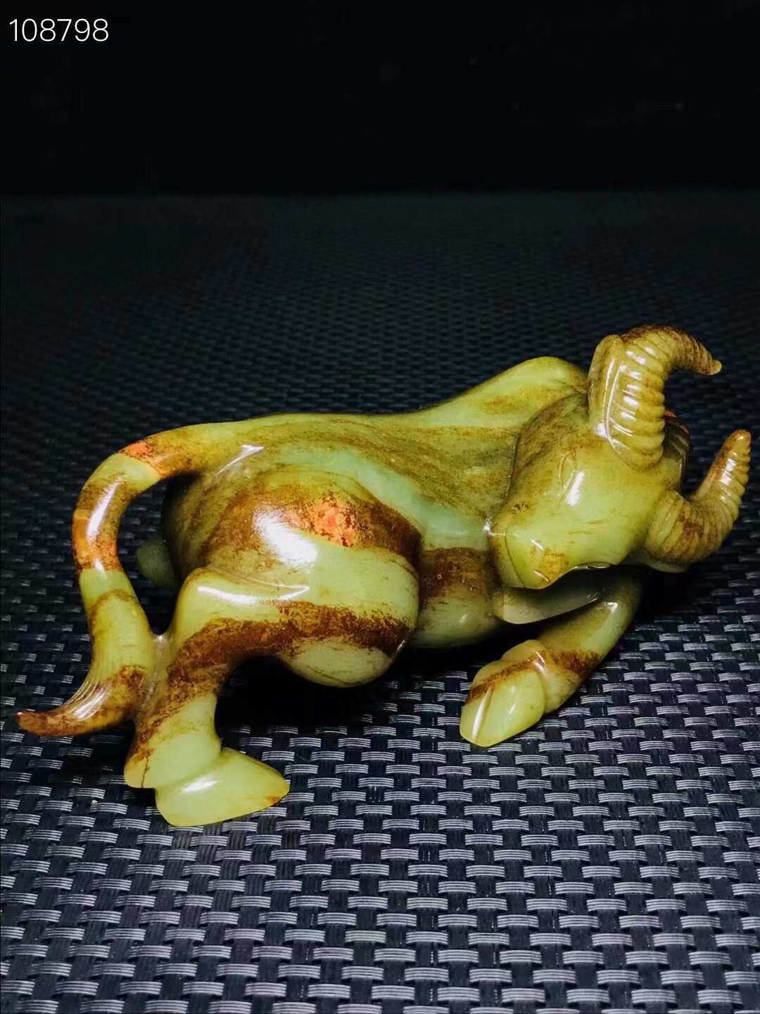  旧藏●精美高古玉精雕牛形摆件