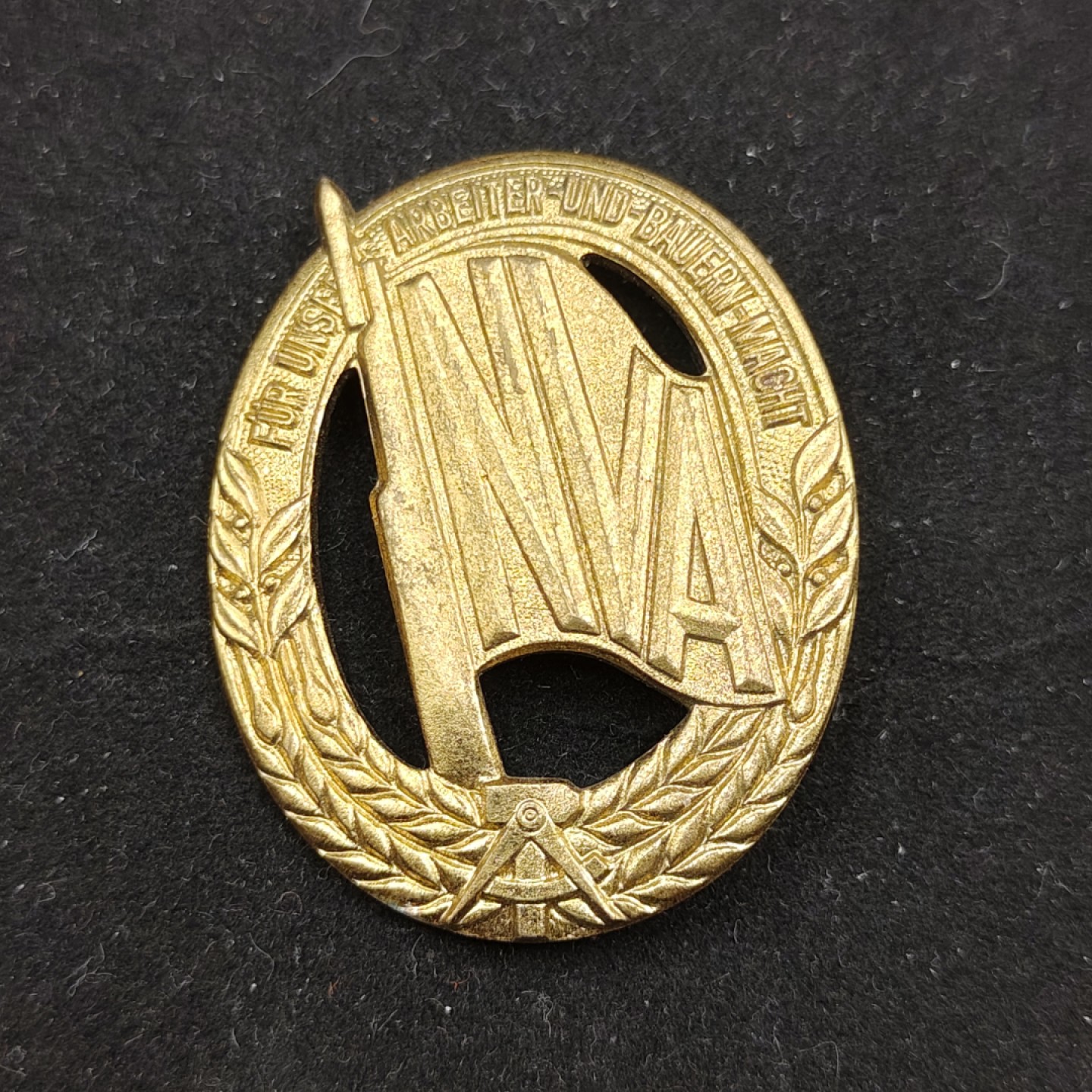 全场0元起拍 第52期 咸鱼国勋章拍卖专场 5月3日（周三）下午6：00开始 东德人民军体能章