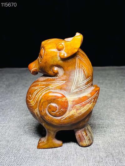 旧藏●精雕老和田玉立鸟手把件 旧藏●精雕老和田玉立鸟手把件