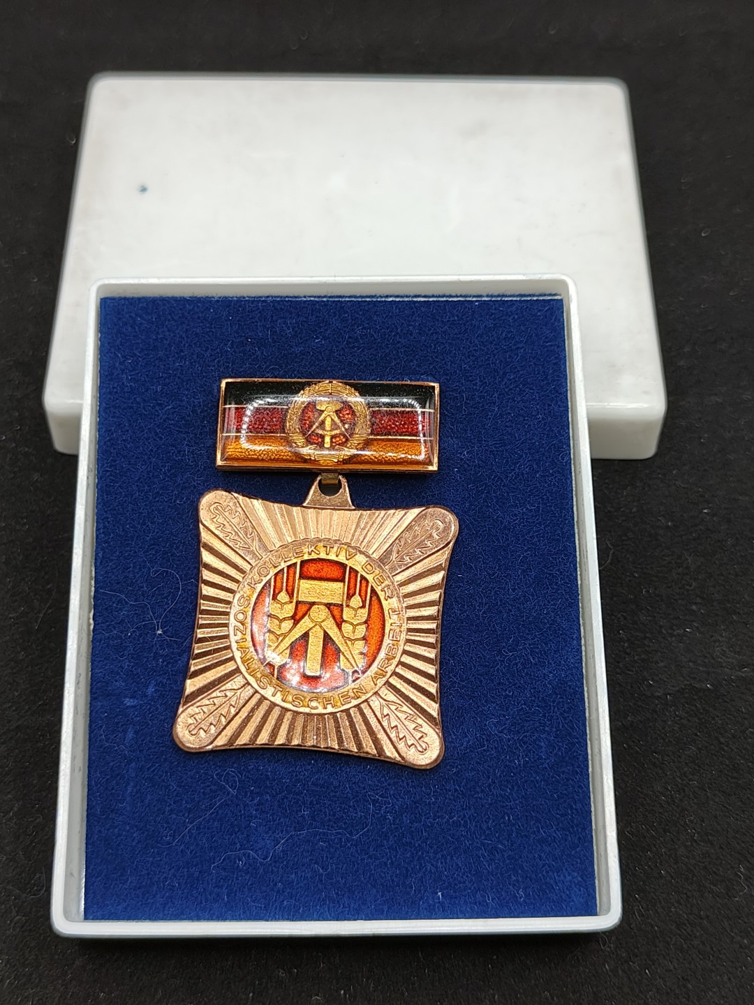 全场0元起拍 第52期 咸鱼国勋章拍卖专场 5月3日（周三）下午6：00开始 东德集体劳动积极荣誉称号奖章