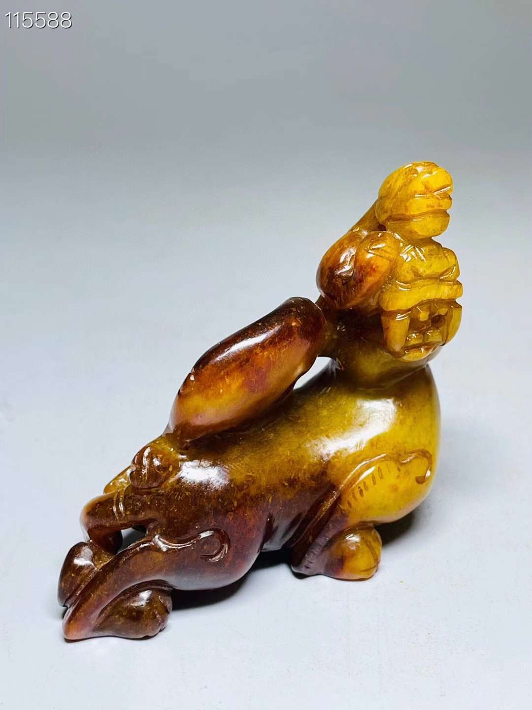 旧藏●精品和田玉精雕子母兽摆件