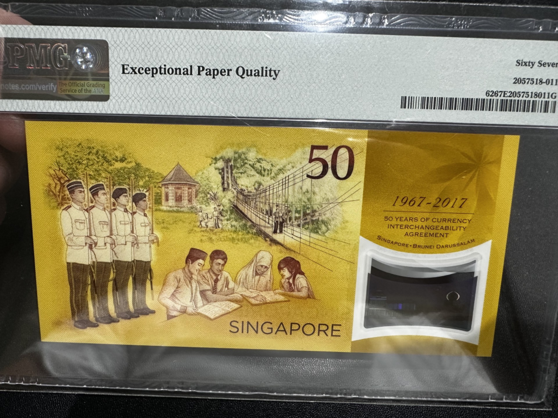 《外钞收藏家》第二百六十九期 2017年新加坡50纪念钞 PMG67 无47
