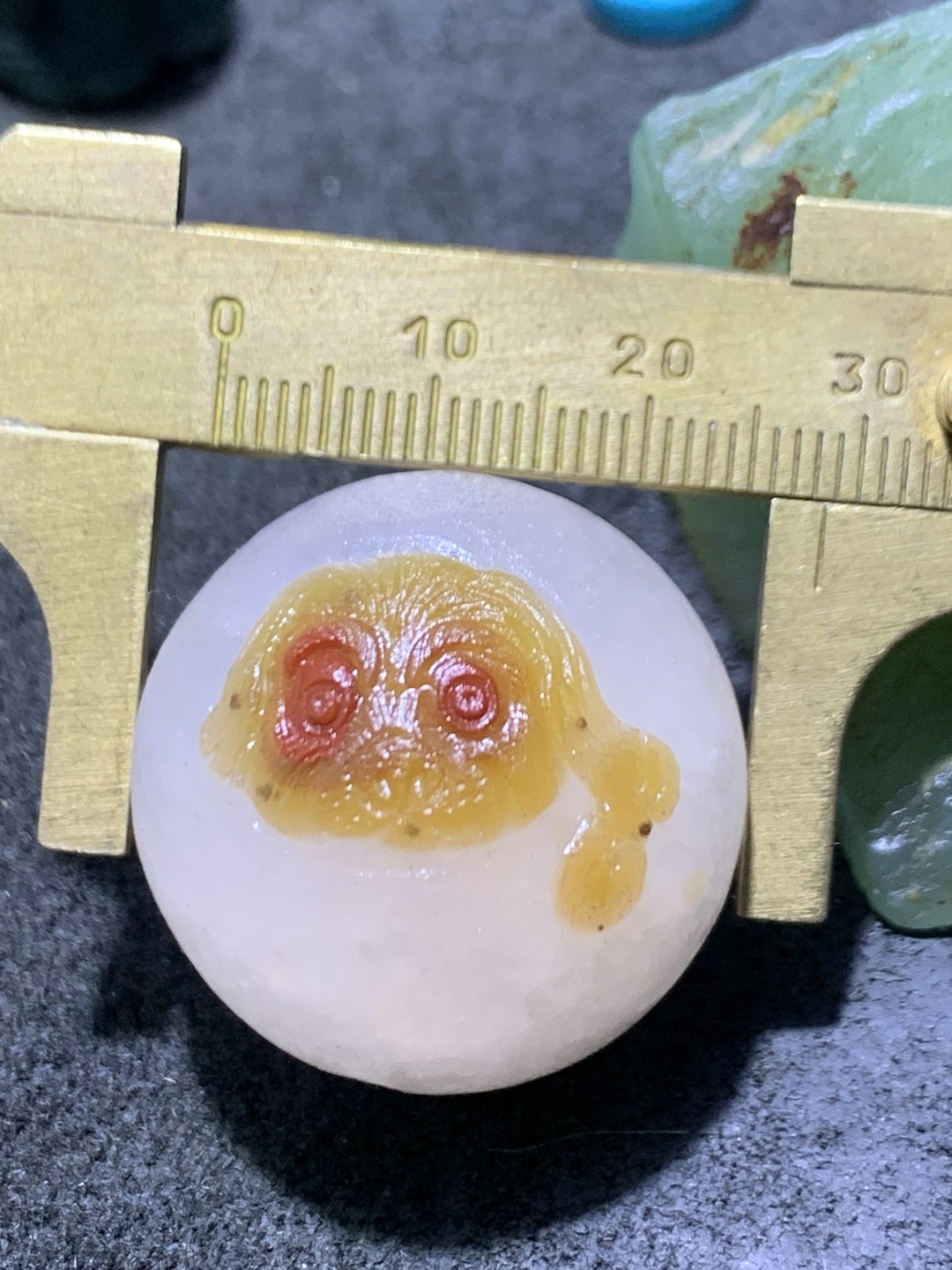 精美冰飘亚光战国红玛瑙俏色巧雕旺财圆珠一个