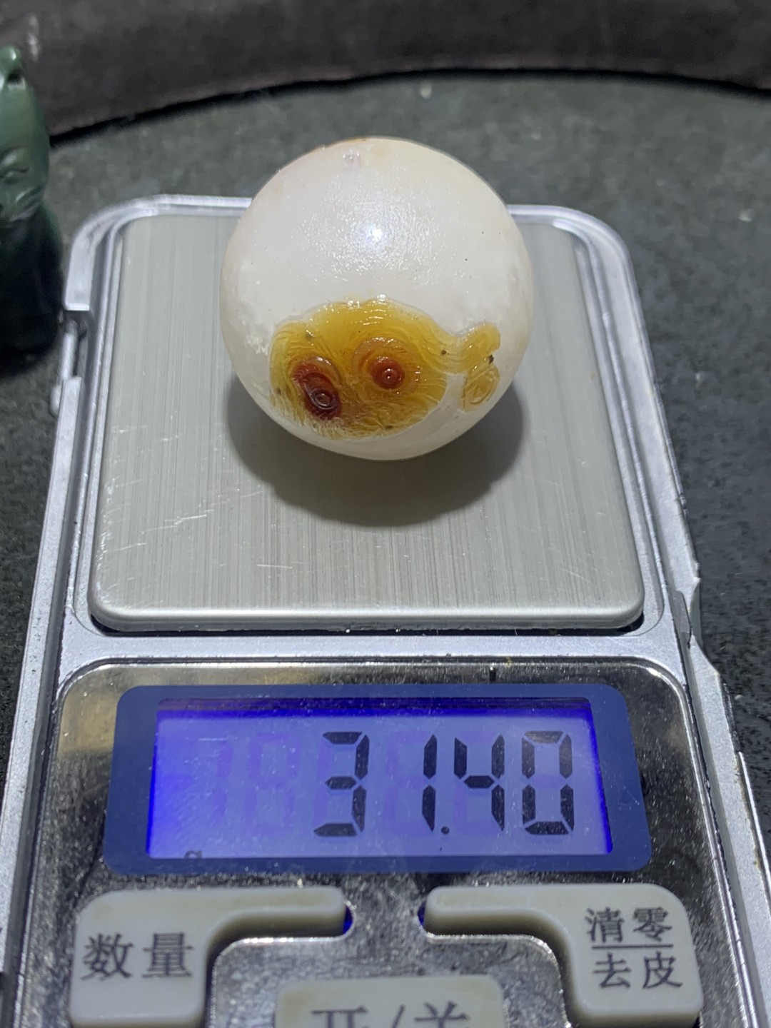 精美冰飘亚光战国红玛瑙俏色巧雕旺财圆珠一个