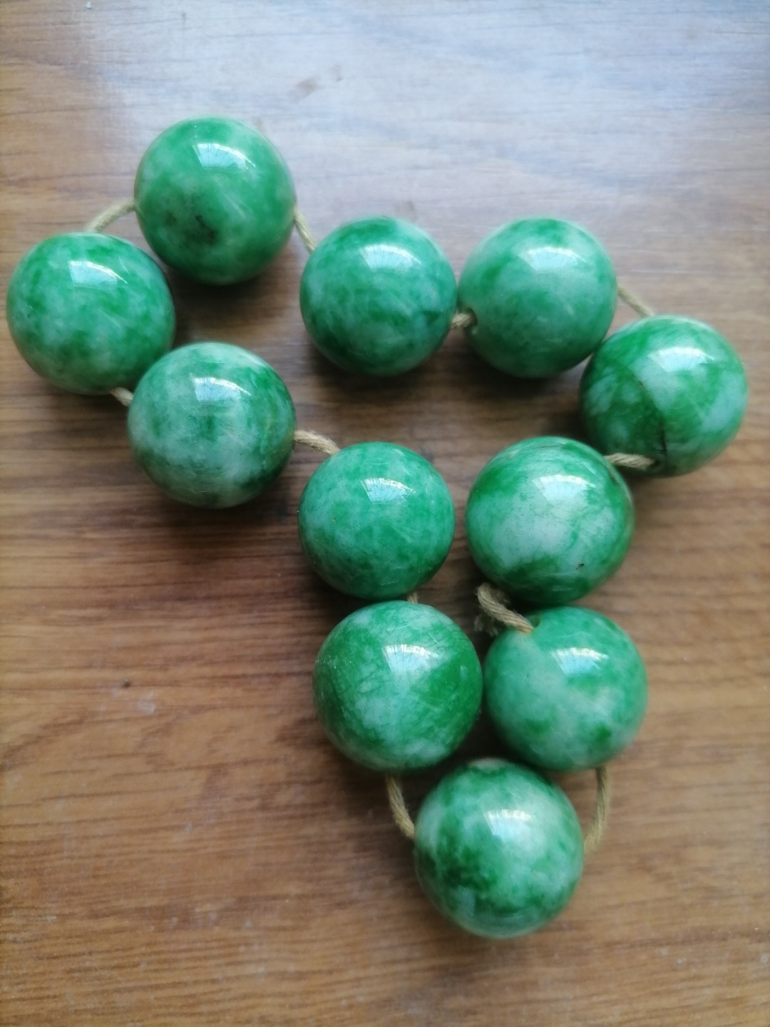 清代飘绿花翡翠珠串