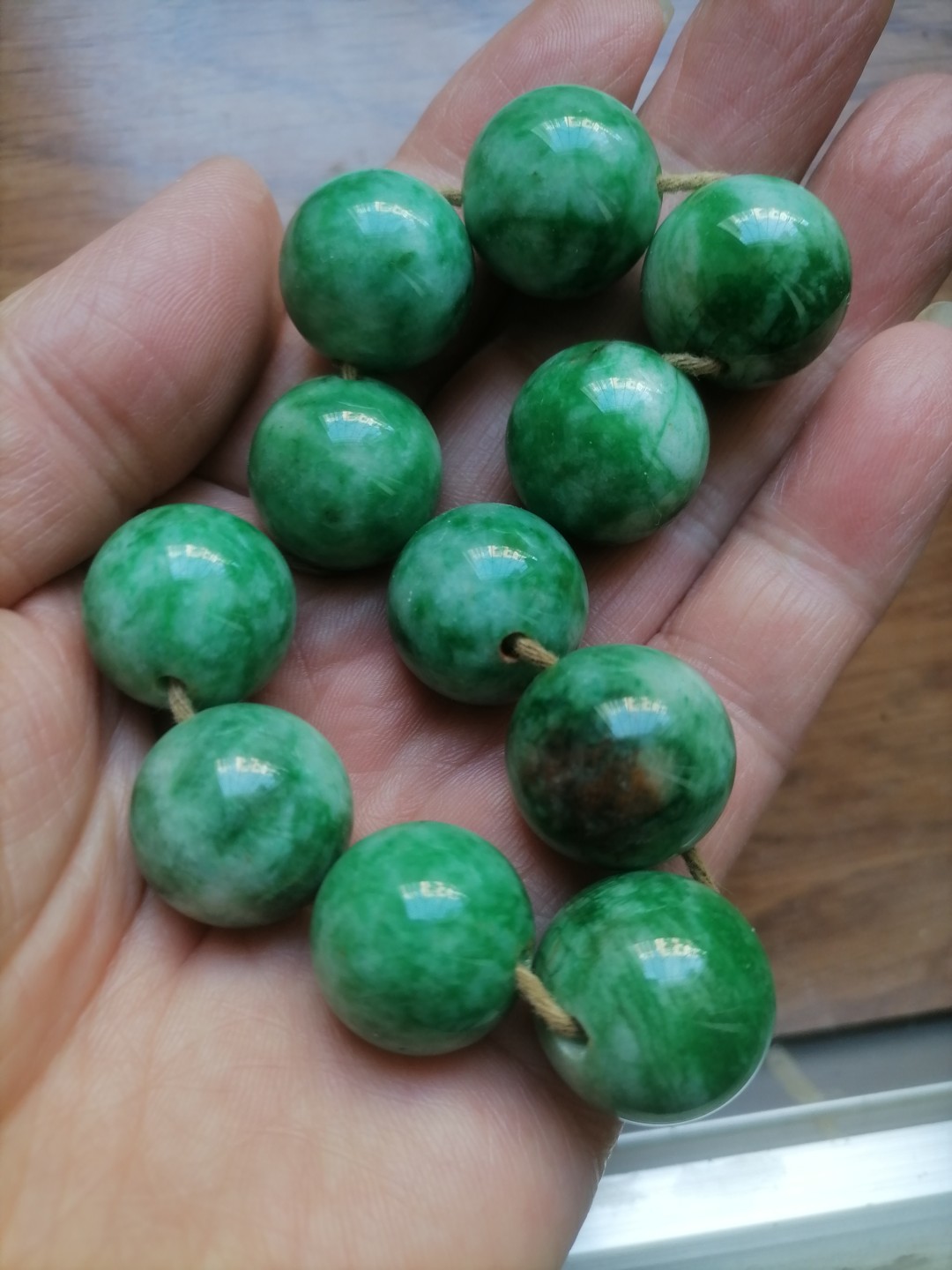 清代飘绿花翡翠珠串