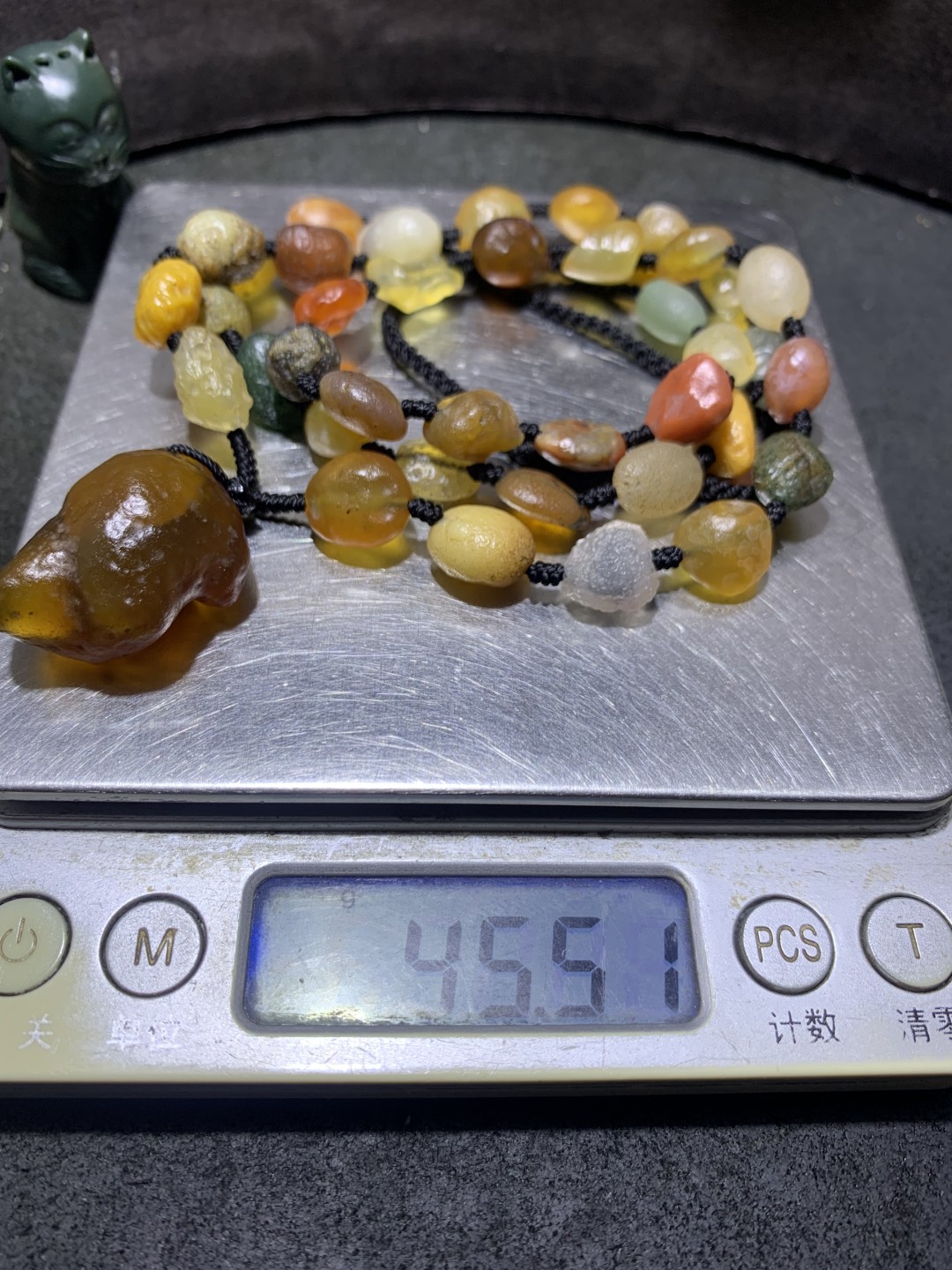 精美天然阿拉善彩珠玛瑙项链一条，