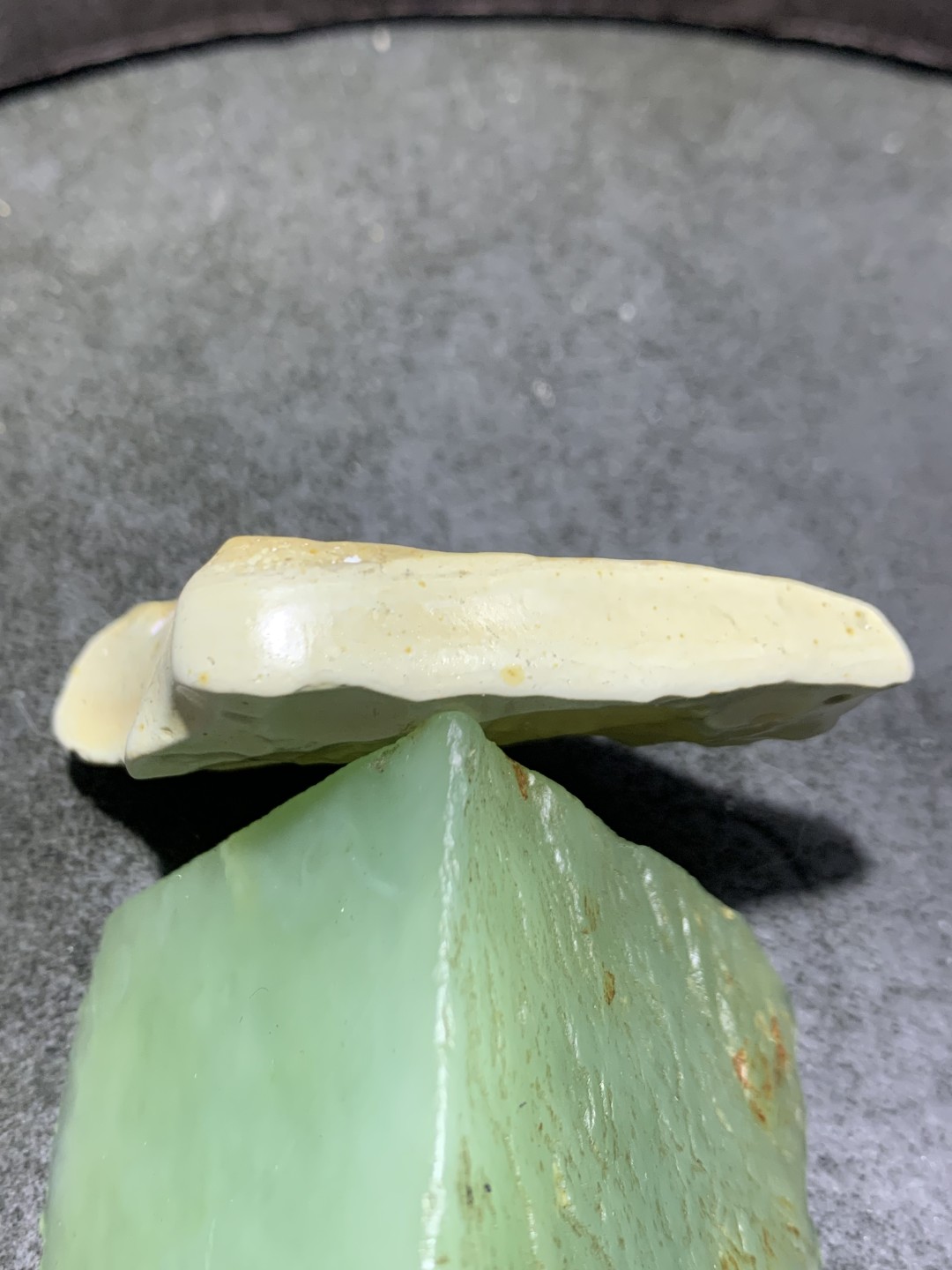 精美戈壁彩玉手工雕刻落尘把件（吊坠)一个！