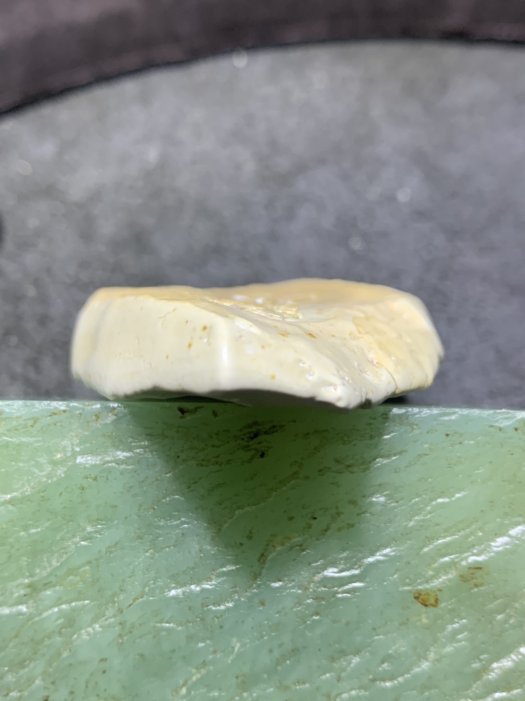 精美戈壁彩玉手工雕刻落尘把件（吊坠)一个！