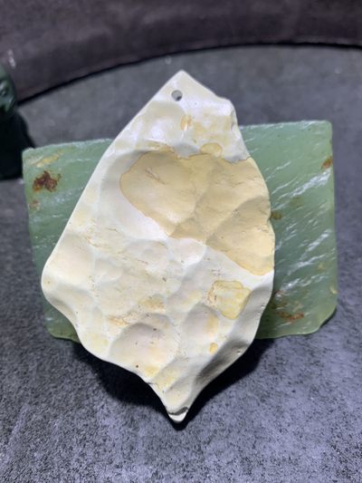 精美戈壁彩玉手工雕刻落尘把件（吊坠)一个！ - 精美戈壁彩玉手工雕刻落尘把件（吊坠)一个！