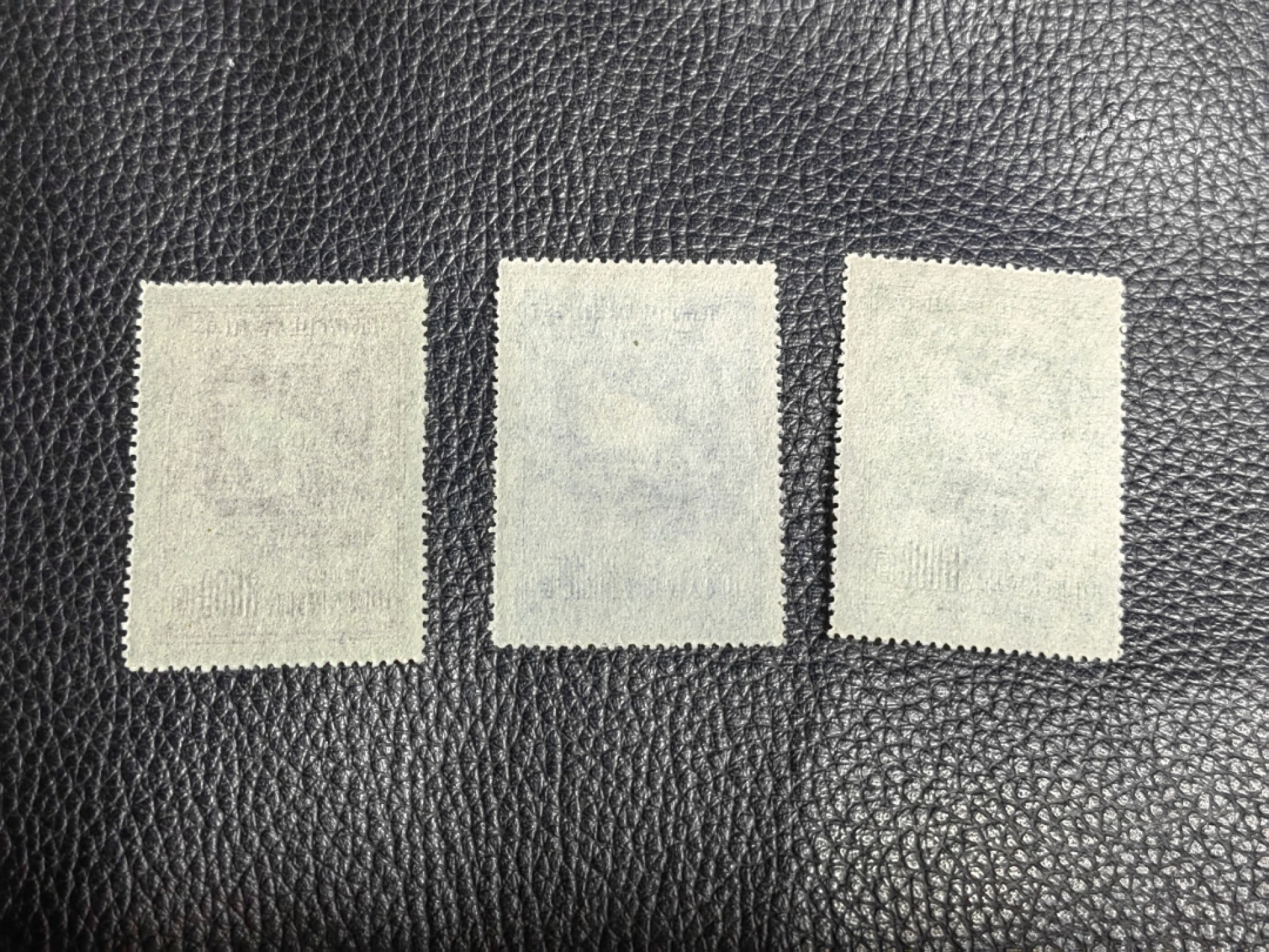 洪涛臻品批发群  精选邮票限时拍卖第二百五十五期 纪5和平  热门东北贴用一套，【纸张对比第二拍个别纸张明显偏薄，咨询了各路专家也不能确定是原版还是再版票】 全品一套，【大家凭本事捡漏吧】      有兴趣的拿去评级搏分，搏原版。原版价格很高！！！喜欢不要错过