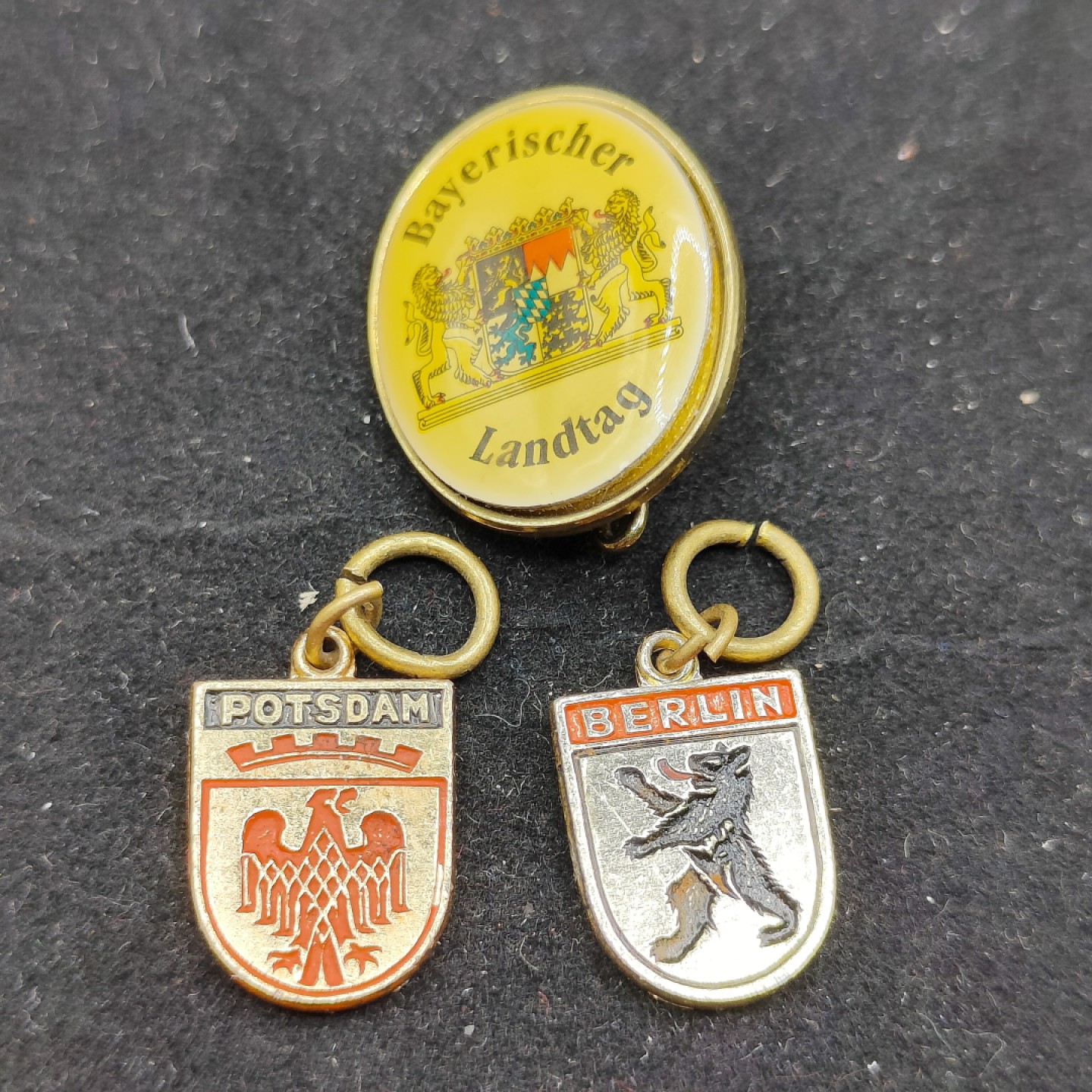 全场0元起拍 第53期 咸鱼国勋章拍卖专场 5月7日（周日）下午6：00开始 德国徽章一组