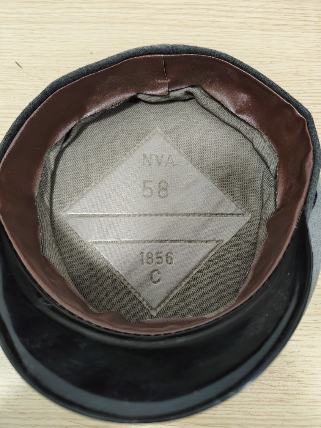 全场0元起拍 第53期 咸鱼国勋章拍卖专场 5月7日（周日）下午6：00开始 东德空军士官大檐帽 58CM