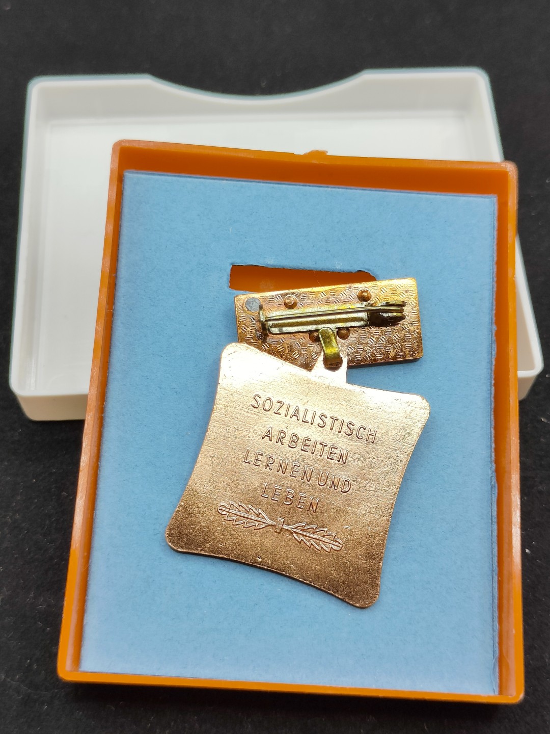 全场0元起拍 第53期 咸鱼国勋章拍卖专场 5月7日（周日）下午6：00开始 东德集体劳动积极称号荣誉奖章