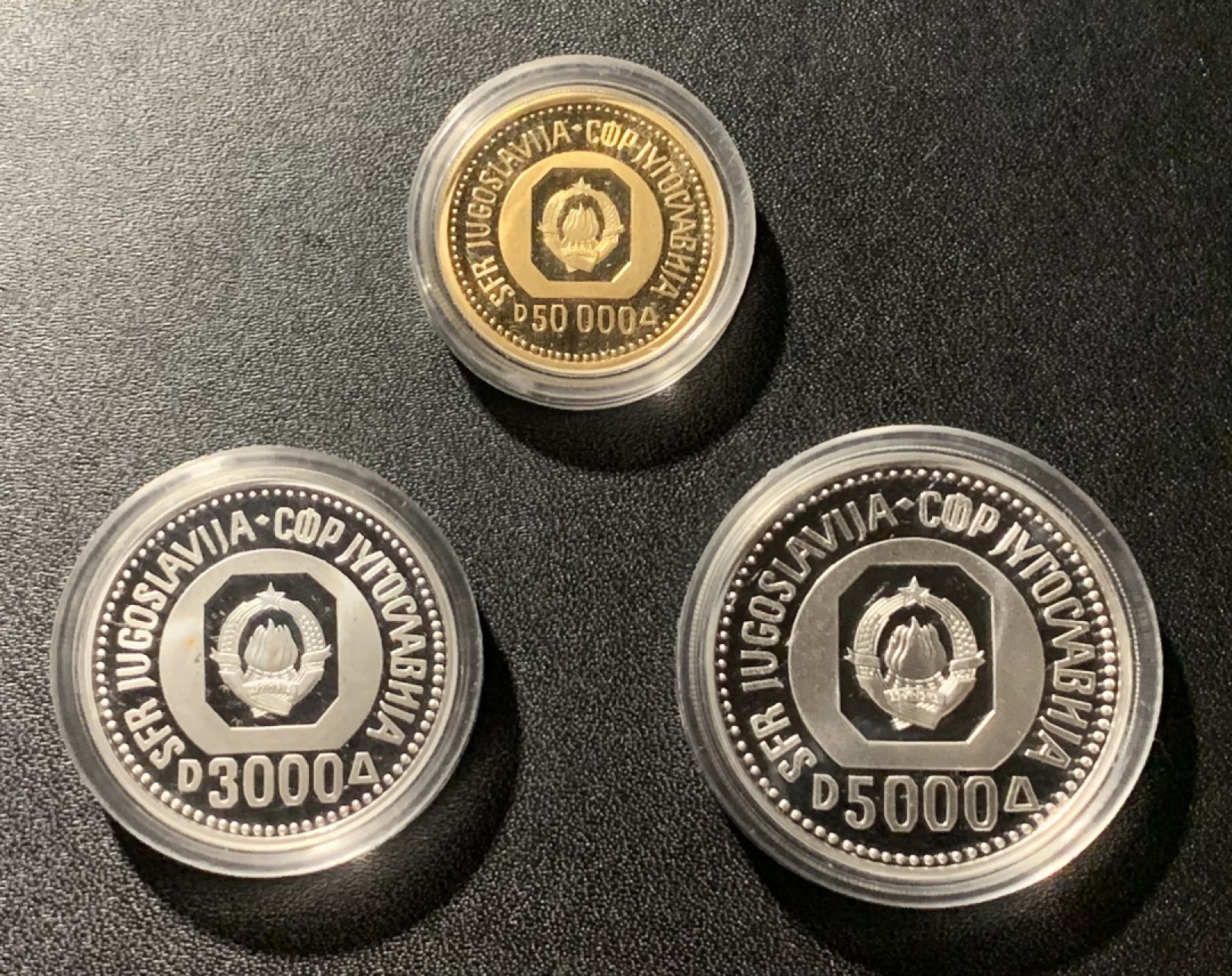 紫瑗钱币——第265期拍卖 南斯拉夫 1987年 卡拉季奇诞辰200年 3000 5000 50000第纳尔 1金2银 纪念币 套装 带证书