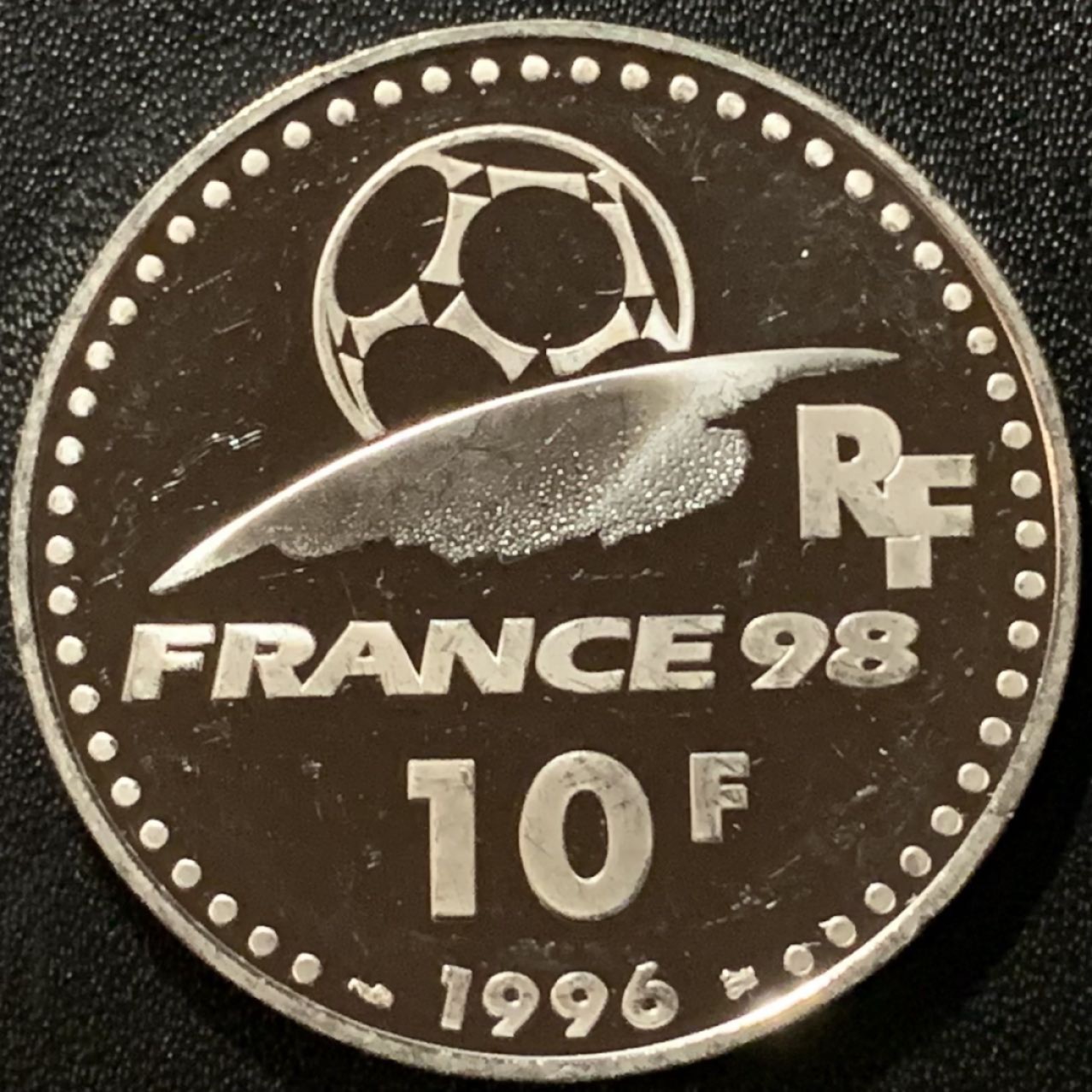 紫瑗钱币——第265期拍卖 法国 1996年 法国世界杯 进球 10法郎 21.16克 0.9银 精制（划痕）