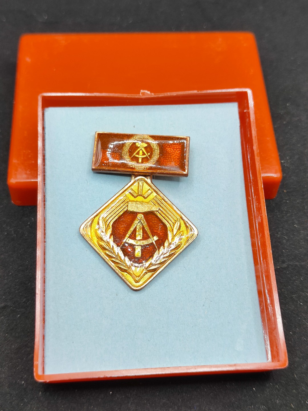 全场0元起拍 第53期 咸鱼国勋章拍卖专场 5月7日（周日）下午6：00开始 东德个人劳动积极份子奖章