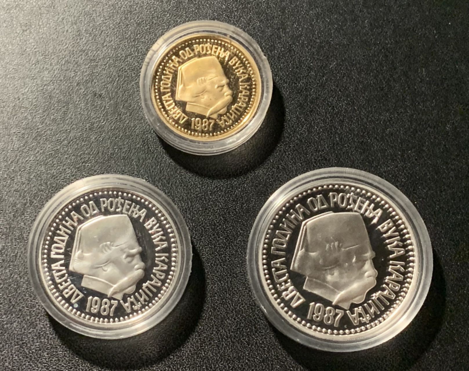 紫瑗钱币——第265期拍卖 南斯拉夫 1987年 卡拉季奇诞辰200年 3000 5000 50000第纳尔 1金2银 纪念币 套装 带证书