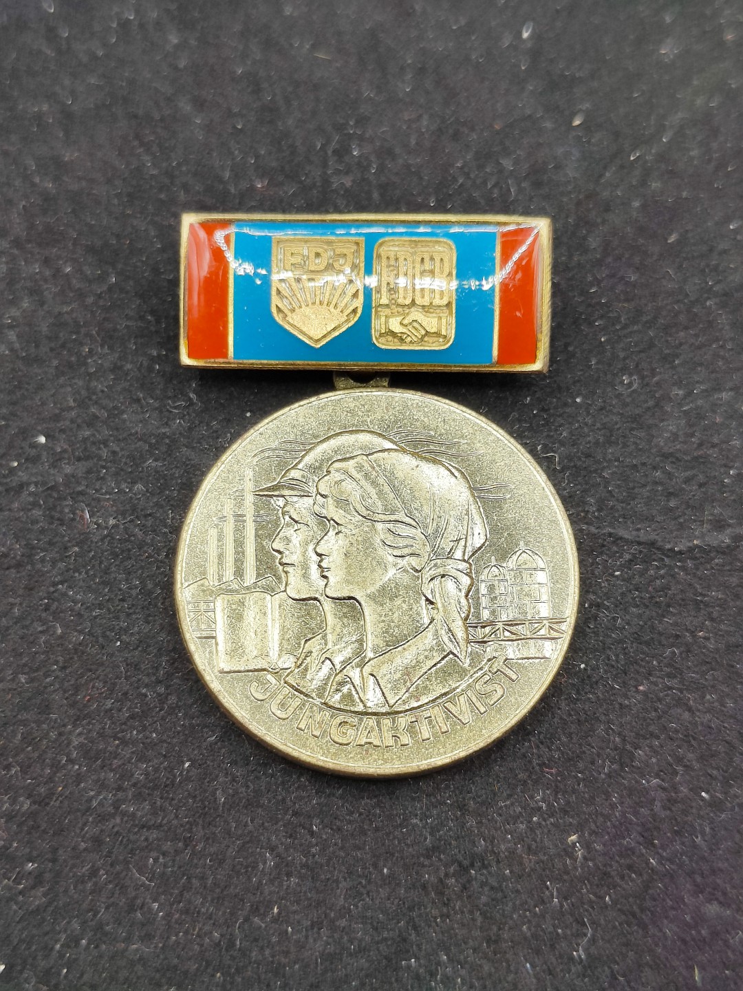 全场0元起拍 第53期 咸鱼国勋章拍卖专场 5月7日（周日）下午6：00开始 东德fdj/fdgb奖章