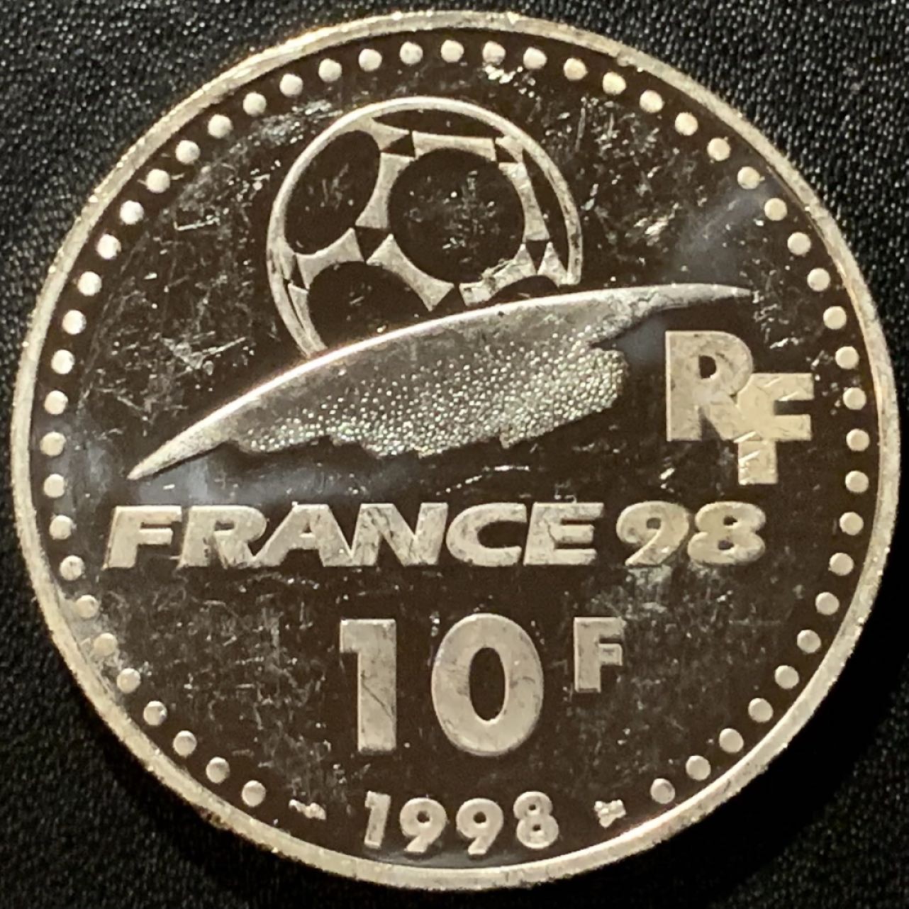 紫瑗钱币——第265期拍卖 法国 1998年 法国世界杯 大力神杯 10法郎 21.16克 0.9银 精制（划痕）