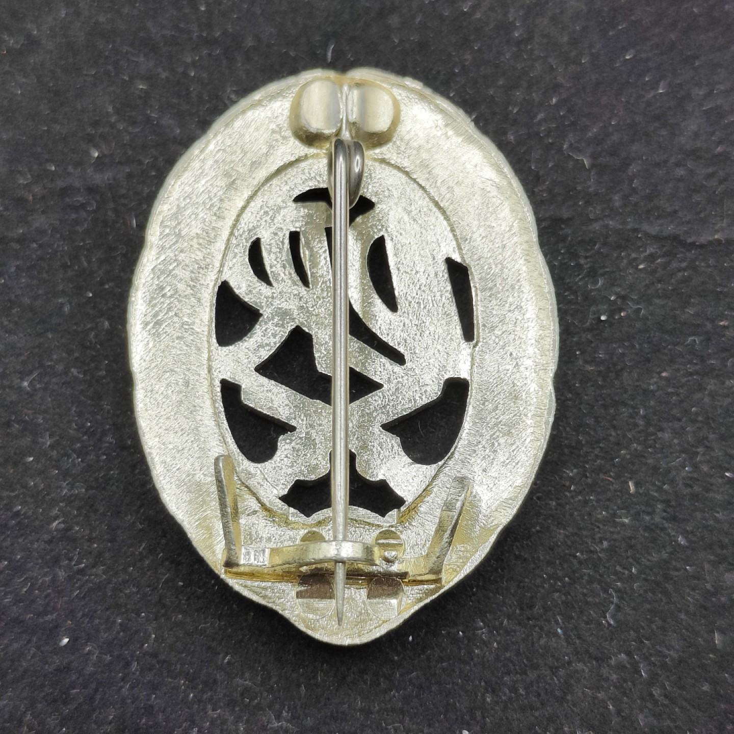 全场0元起拍 第53期 咸鱼国勋章拍卖专场 5月7日（周日）下午6：00开始 东德金级射击技能章