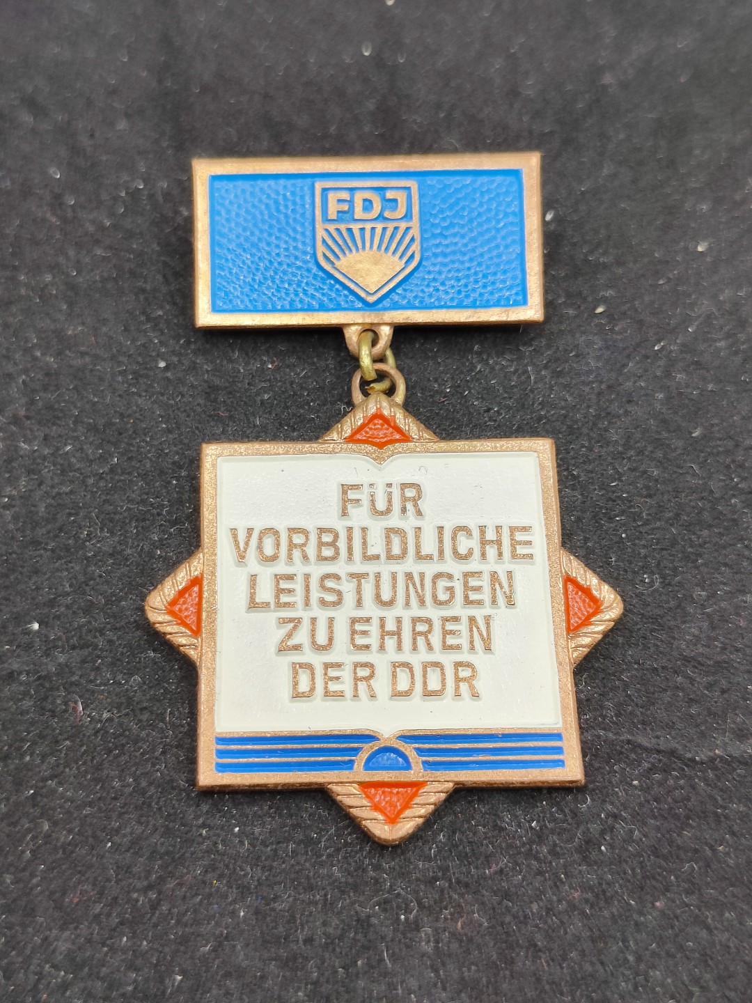 全场0元起拍 第53期 咸鱼国勋章拍卖专场 5月7日（周日）下午6：00开始 东德fdj奖章