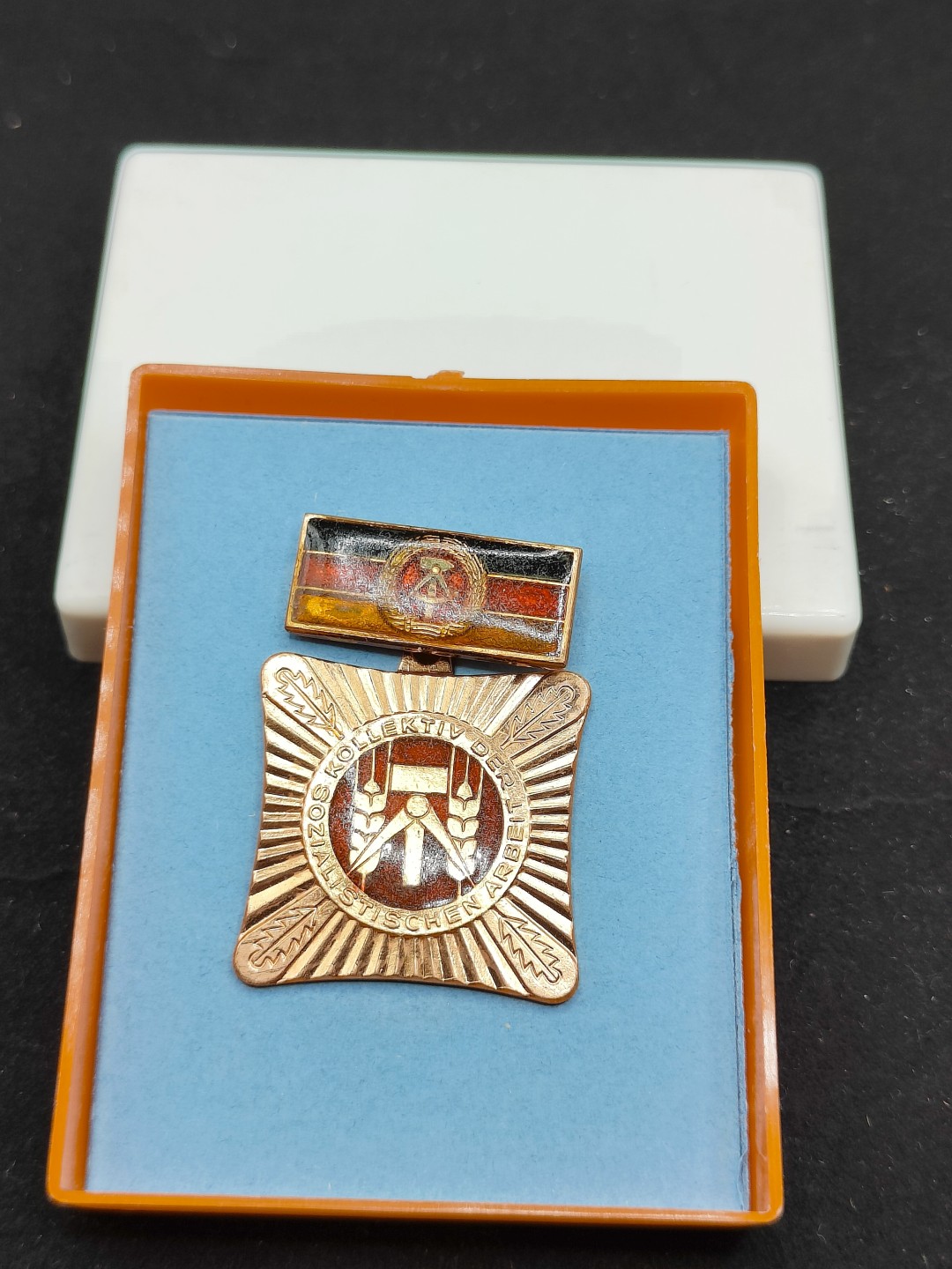 全场0元起拍 第53期 咸鱼国勋章拍卖专场 5月7日（周日）下午6：00开始 东德集体劳动积极称号荣誉奖章