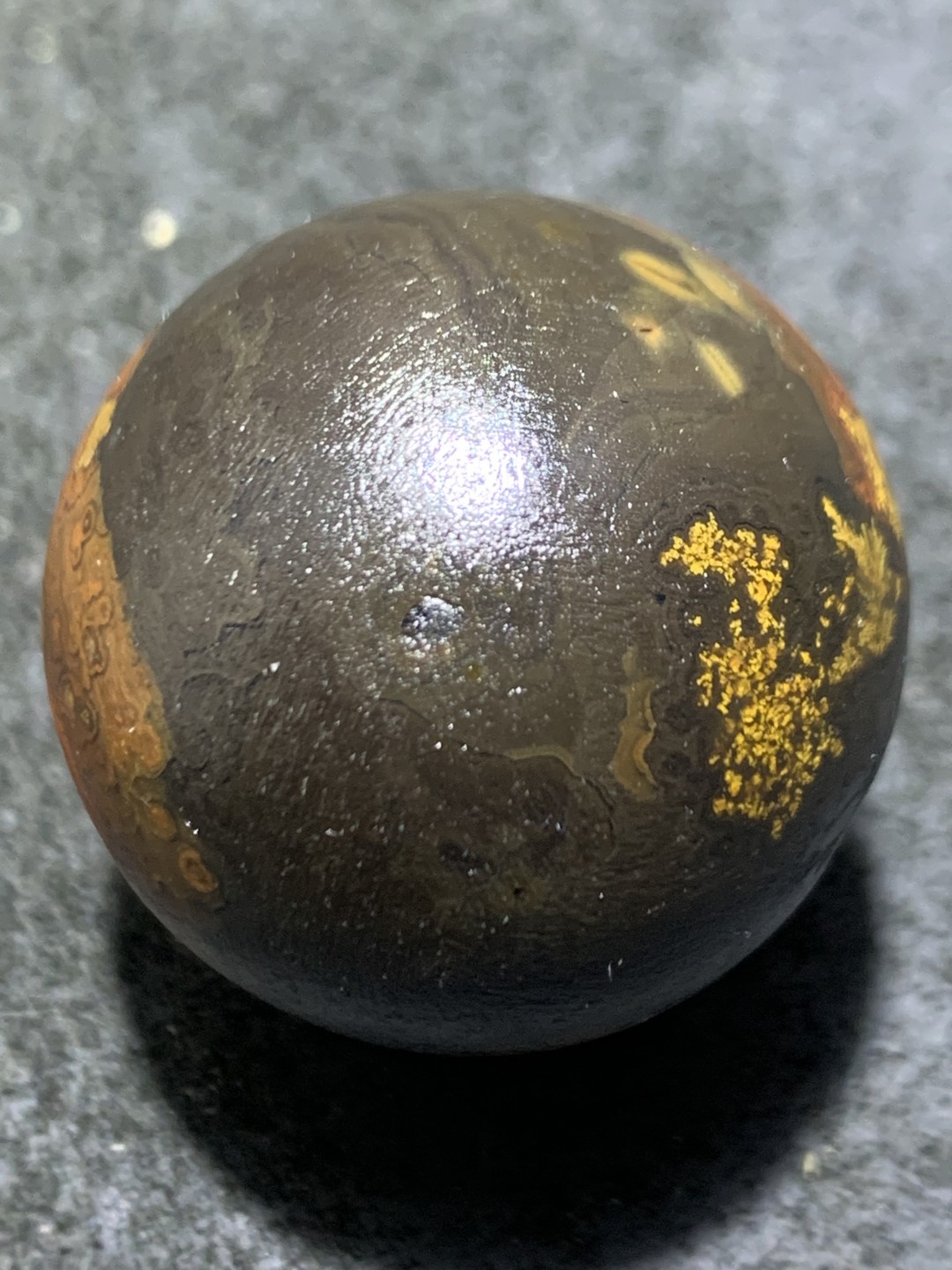 精美冰飘亚光战国红玛瑙巧雕太阳花大珠一个，