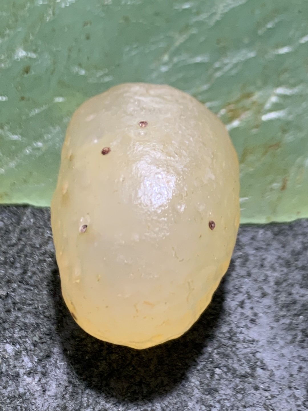 精美天然戈壁麻皮白玛瑙原石一颗