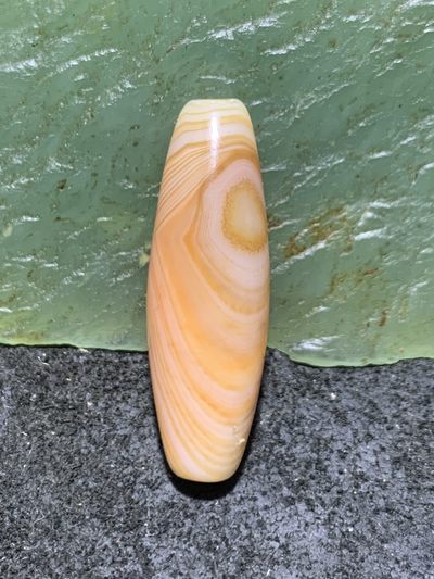 高玉化缠丝玛瑙随形通货桶珠一个， - 高玉化缠丝玛瑙随形通货桶珠一个，