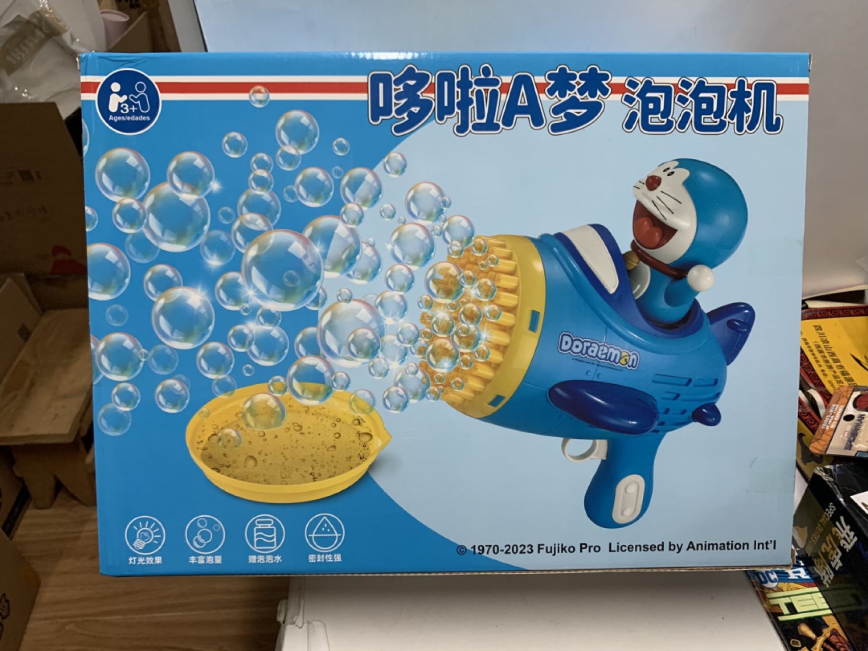 零元拍：正版哆啦A梦超大泡泡机。全新无拆。
