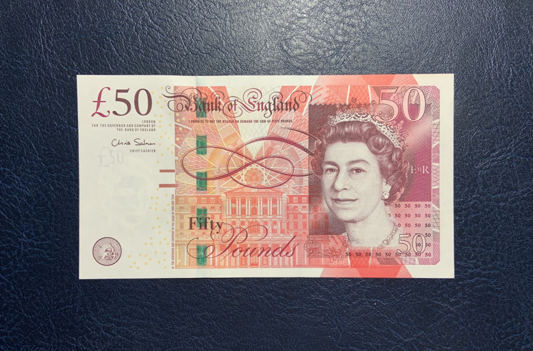 收藏联盟Quantum Auction 第256期拍卖  英国2010年50镑 品相UNC 首发AA01冠 边角有瑕疵 细节如图