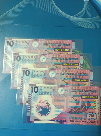 238.【鲸贝乐淘★两拍包邮】三字经·第“亲师友，习礼仪”号拍卖 【中国香港🇭🇰】2014年香港十元塑料钞全新UNC豹子号，VV391999、303999、293666、338000全程无47俗称花蟹，如图发货！