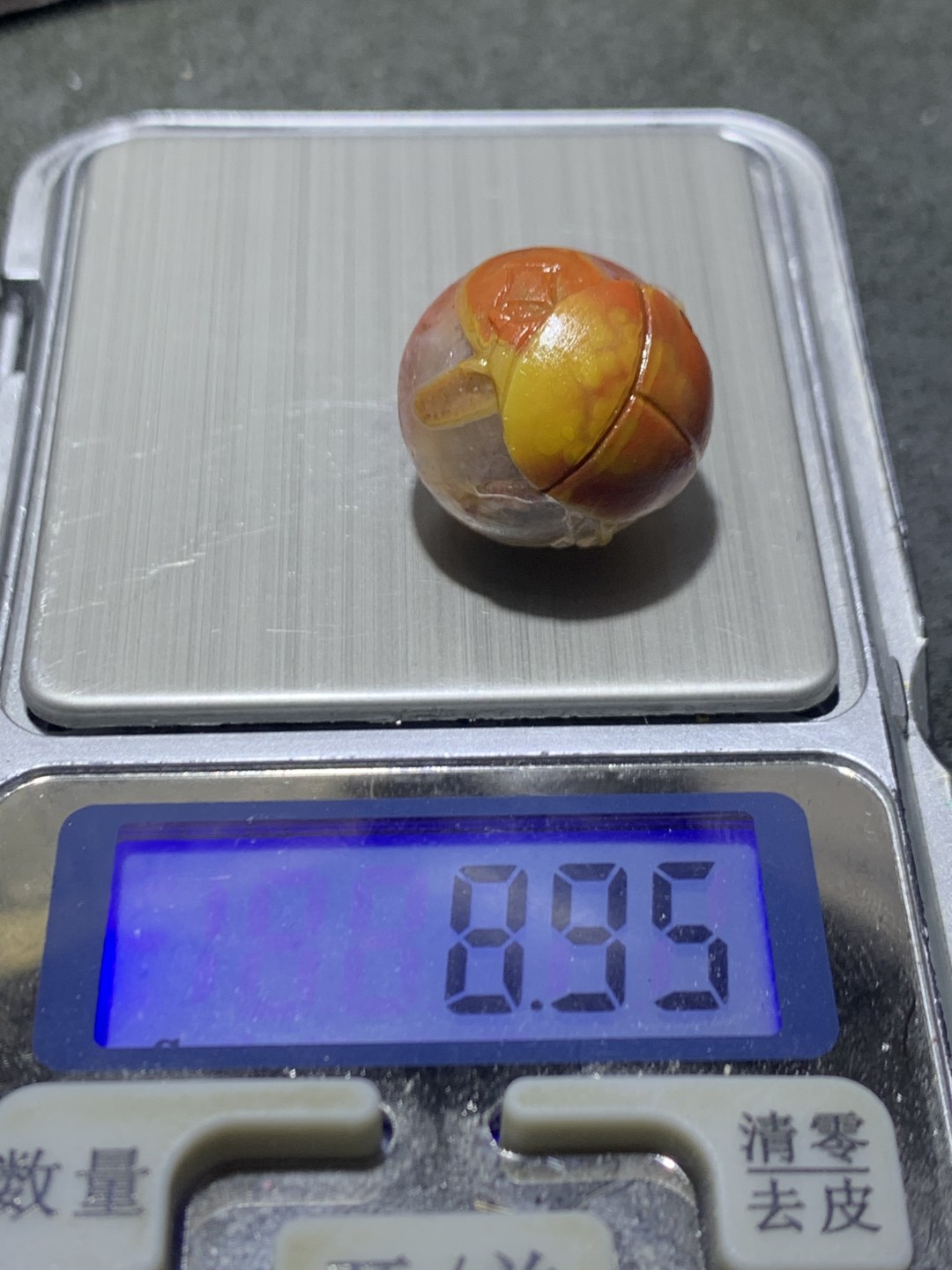 精美亚光冰飘糖心料战国红玛瑙手工俏色巧雕甲虫随形珠一个，