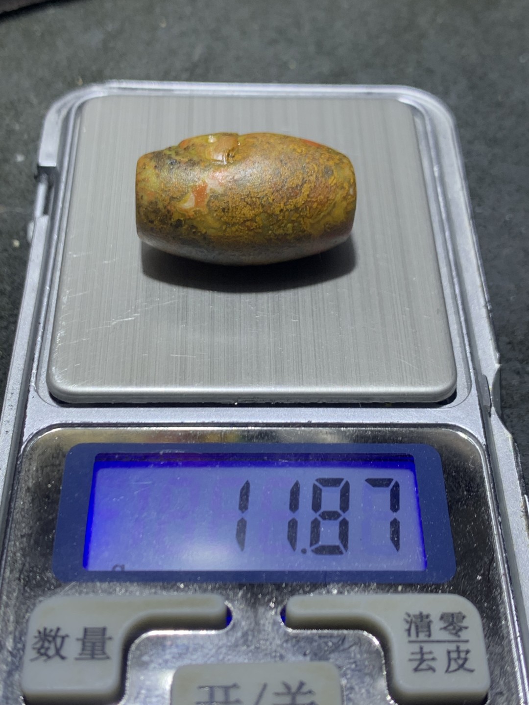 精美亚光战国红玛瑙手工雕刻鲤鱼桶 珠一个，寓意：富贵有余，