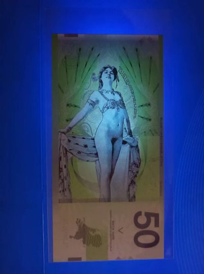 238.【鲸贝乐淘★两拍包邮】三字经·第“亲师友，习礼仪”号拍卖 【荷兰】玛塔哈丽蒙纪念票50二枚同号，HL01067G水印防伪金属线，全新UNC如图发货！