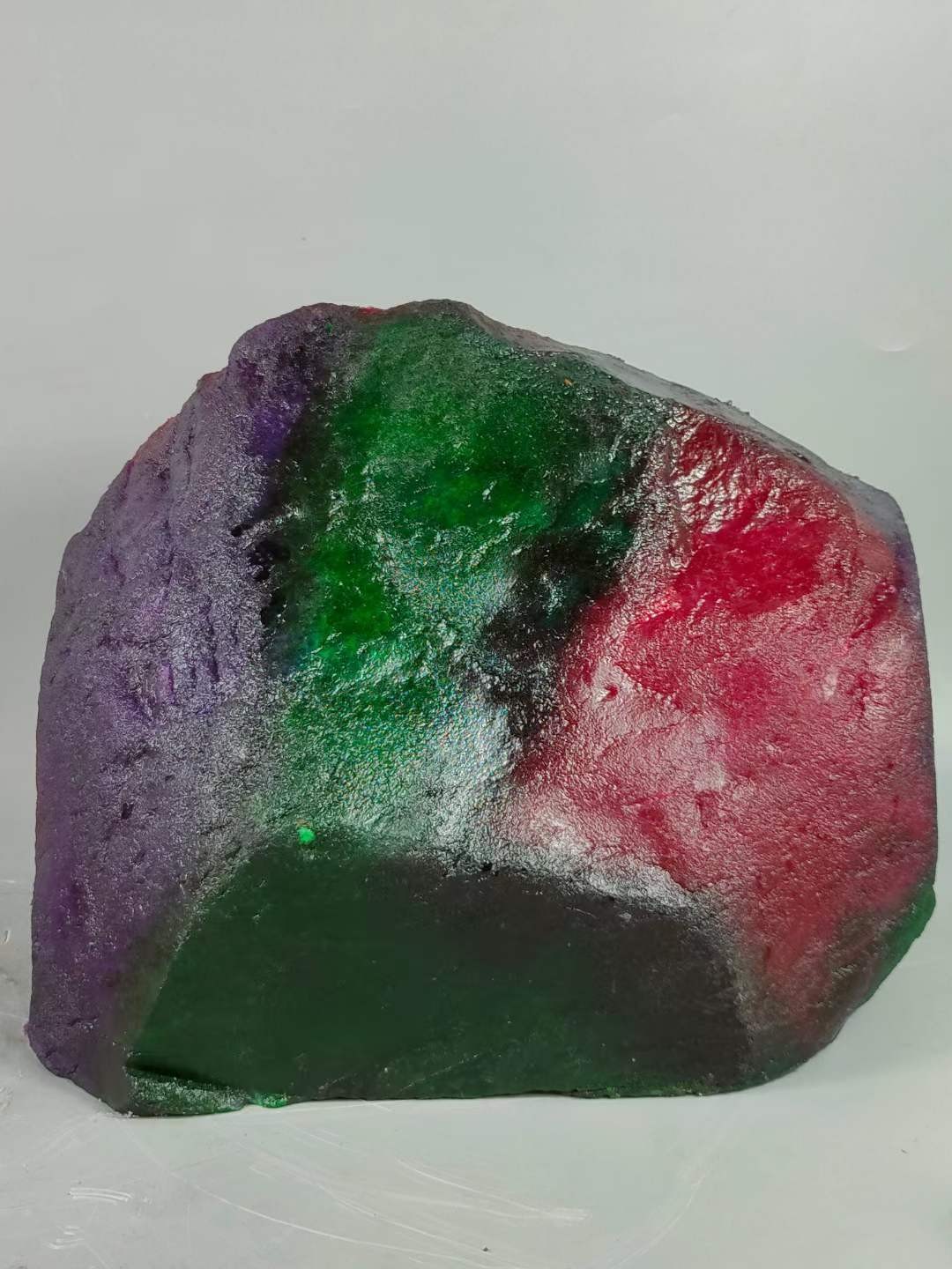 顶级三彩翡翠原石。