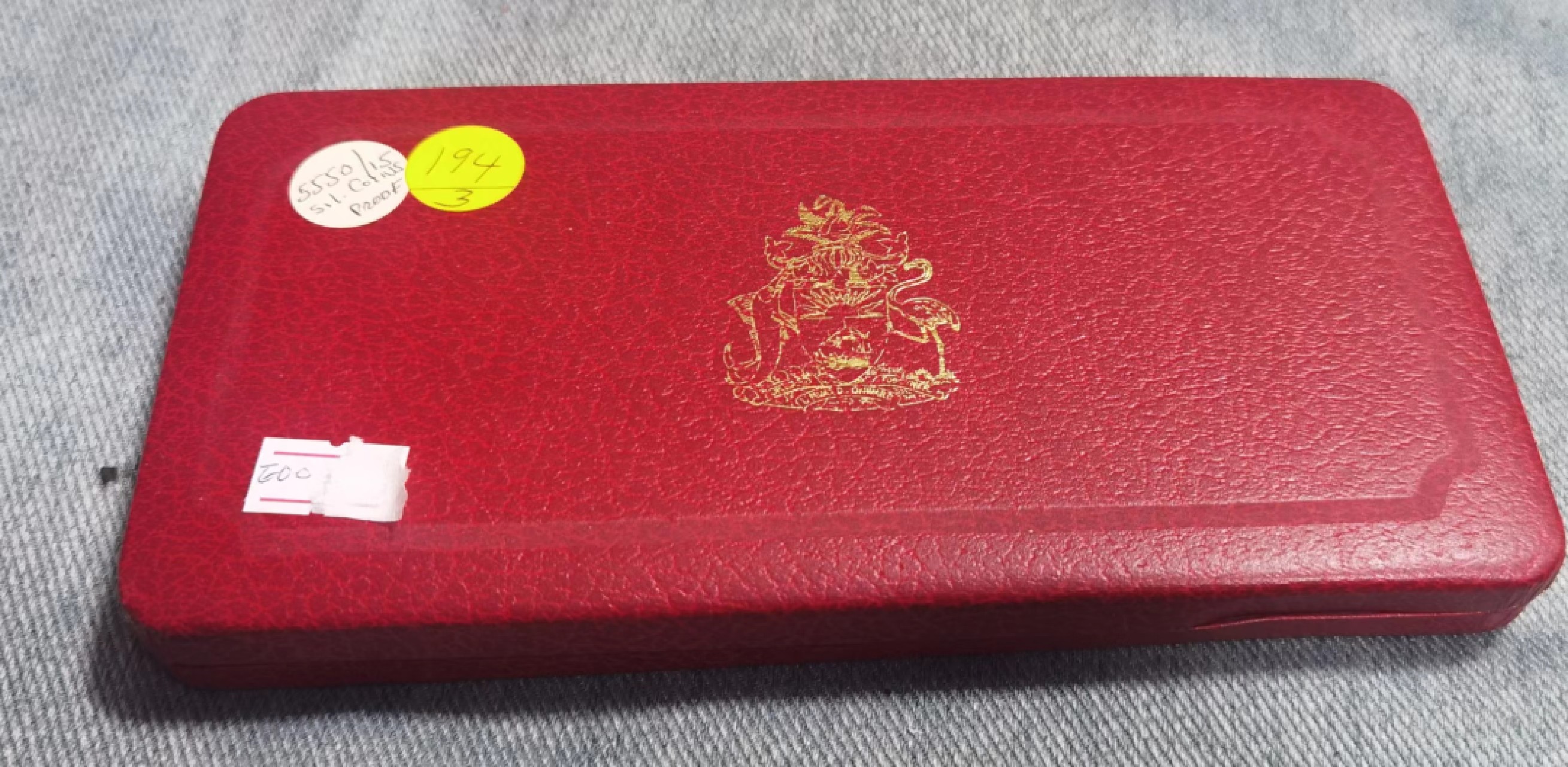 北京马甸外国币专卖微拍第九十七期，外国金银币专场，陆续上新，欢迎关注 1975年巴哈马精制盒装套币内含4枚银币，重量分别为：42.12克，29.8克，18.14克，10.37克。成色分别为：925，925，800，800 