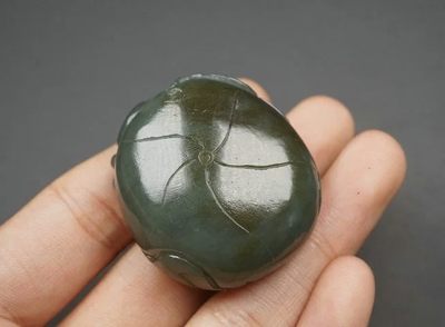 玉石翡翠玛瑙｜拍卖专场 和田玉精工鱼篓挂件/香插