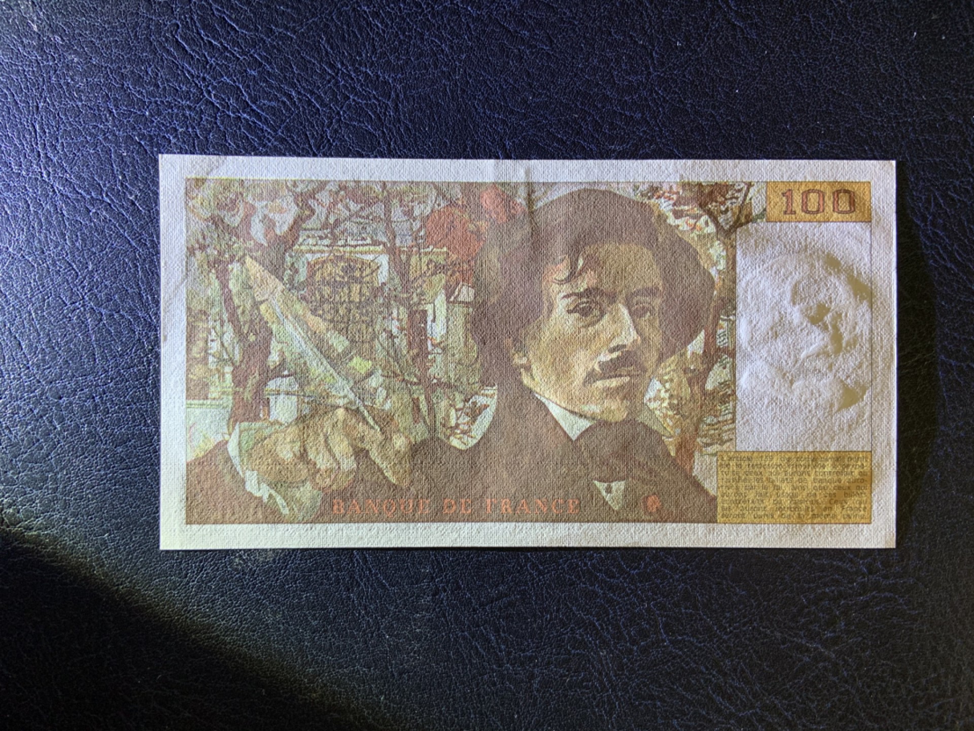收藏联盟Quantum Auction 第256期拍卖  法国1985年100法郎 品相UNC 自由引导 票面和一角轻微瑕 参考侧光