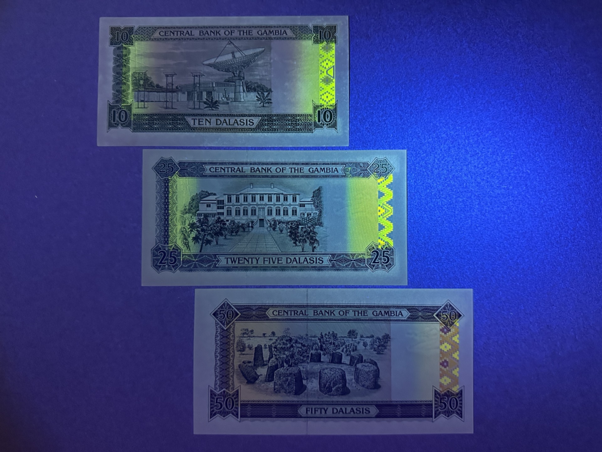 《张总收藏》99期——外币精品100拍 冈比亚10、25、50元3张 UNC 1989-1995年鸟版